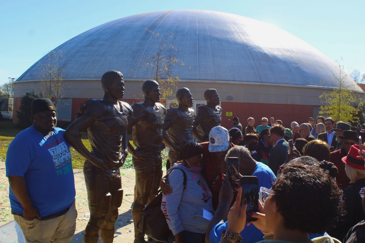 Tuscaloosa Unveils Statues Honoring "Marshall Four" Lost in Crash